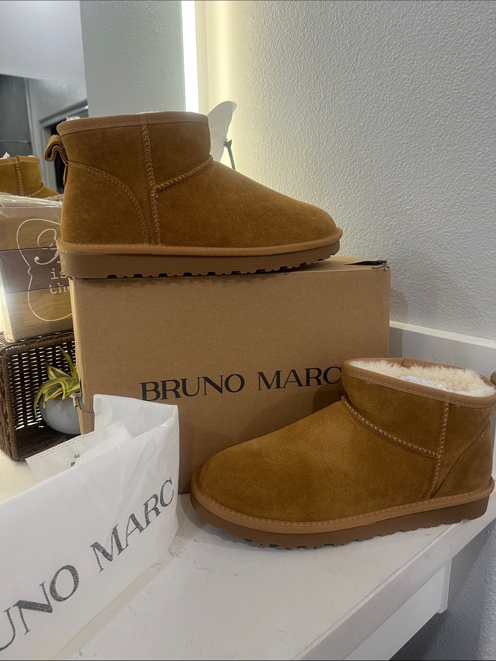 Bruno Marc women’s Tan Suede Shearling Slippers. New in box. Size 9.5